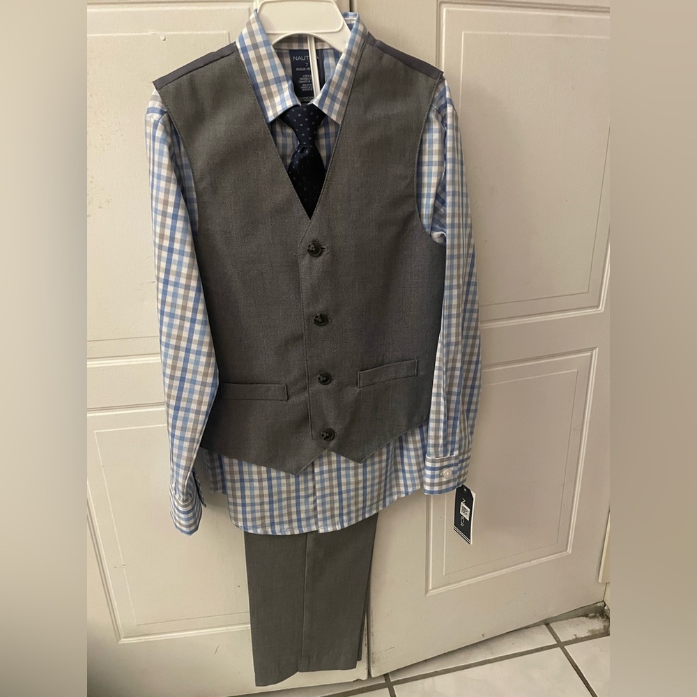 Nautica 4pc Suit. Boys Size 7, White, Blue and Gray